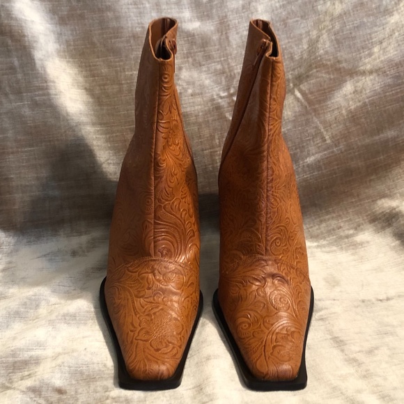 Newport News Carmel Colored Tooled Leather Boots - Picture 5 of 10